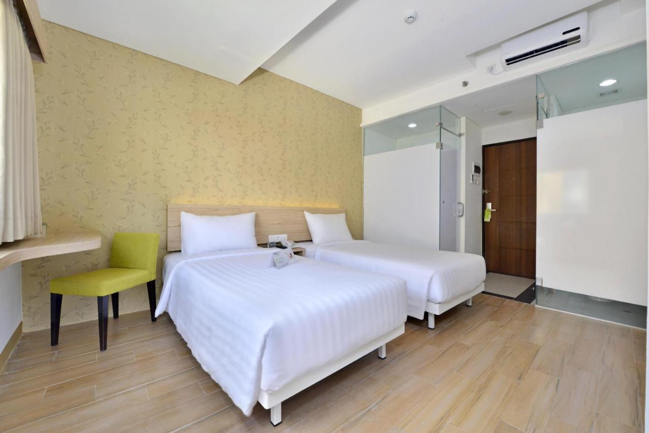 Whiz Hotel Falatehan Yakarta Exterior foto