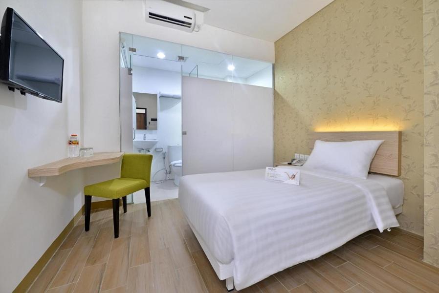 Whiz Hotel Falatehan Yakarta Exterior foto