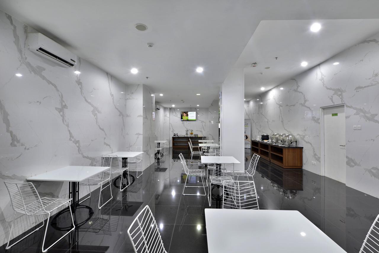 Whiz Hotel Falatehan Yakarta Exterior foto